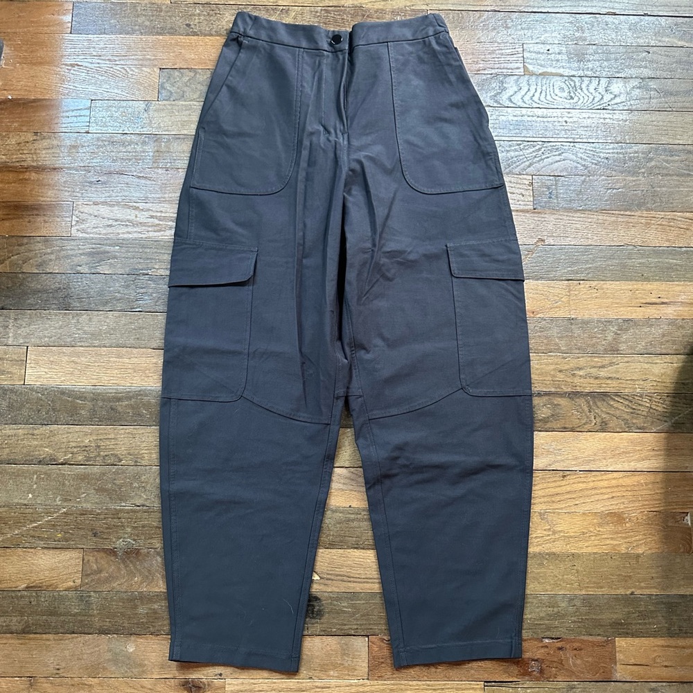 Lululemon Light Utilitech Cargo Pant - Size 28 - Grey - Never Worn!